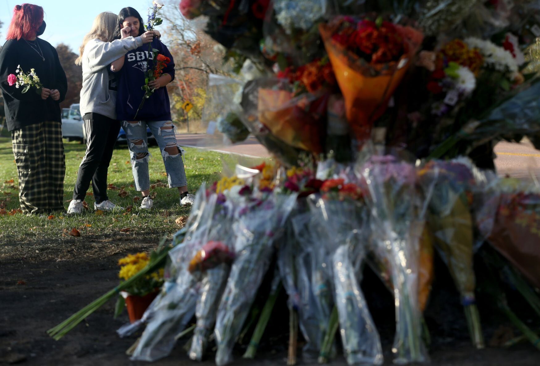 Hundreds visit the memorial site of car crash where 3 teens died